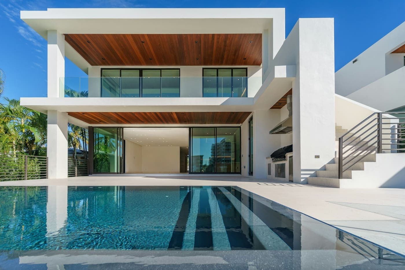 4-bedroom villa with pool